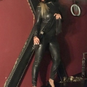 SM-Studio-Berlin-bizarr-lady-fetisch-bdsm--Andreaskreuz mit Lady Thaifun in Berlin